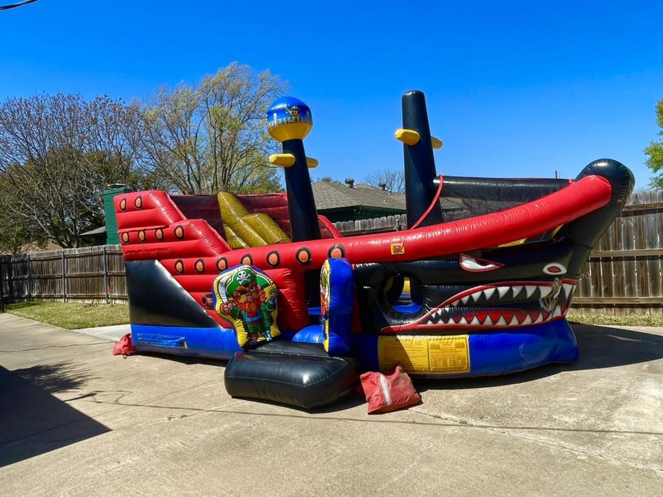 Toddler bounce house rental that is pirate themed in the DFW TX area from Inflatable Party Magic