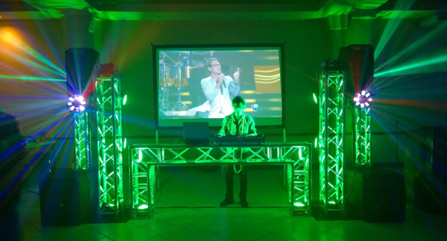 Truss Booth DJ Party Package with Projection Screen