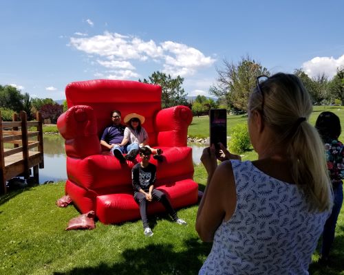 https://files.sysers.com/cp/upload/prime/editor/images/big-red-chair-photos-booth-rentals.jpg