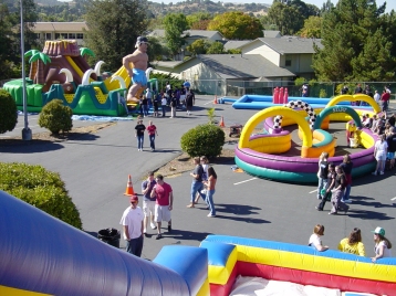 silicon-valley-bounce-houses-team-building-icebreaker-games