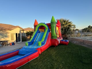 Bounce house, 3 8ft tables, 25 chairs