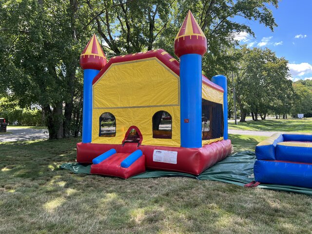  Bounce House 