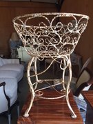 Chippy White Wire Plant Stand