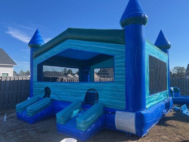 Island Drop XL Bounce House