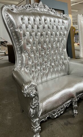 Queen Tiffany Croc Skin Silver Love Seat