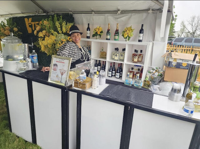 8ft Black/White Tuxedo Bar