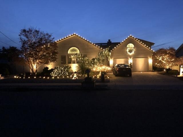 Warm White LIGHTING of ROOF LINE ONE STORY HOME 