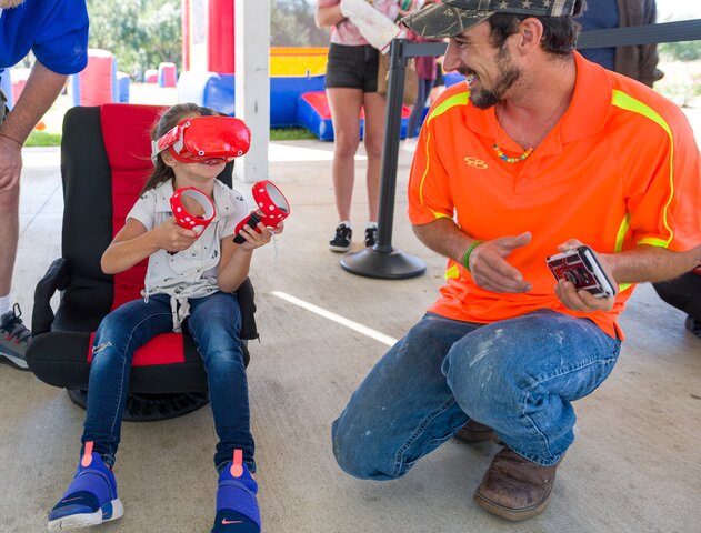 Oculus Quest 2 - Staffed