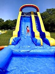 <p>(#13) 18 FT Red and Blue Water Slide</p>