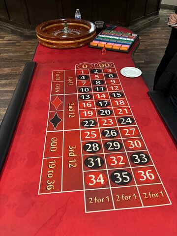 Roulette Table (Includes Dealer)