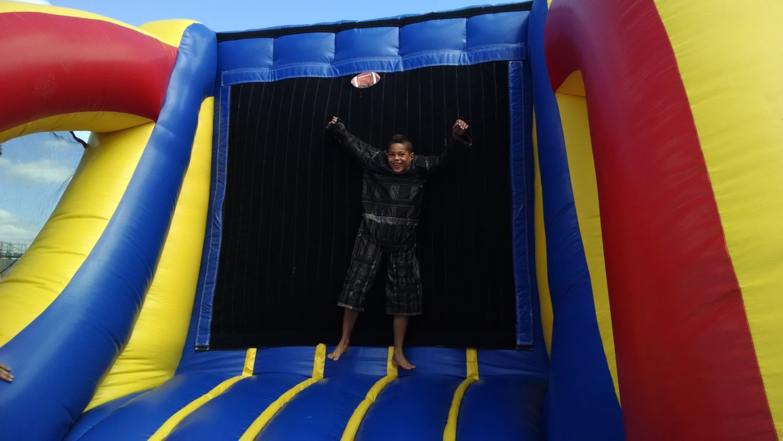 kollidere spektrum Revisor Sticky Velcro Wall Challenge | Rent Inflatable Velcro Wall | The Inflatable  Fun Co