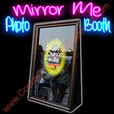 Photo Booth (Mirror Me Booth)