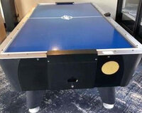 ARCADE STYLE AIR HOCKEY - Scoreboard on the side rail RES