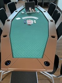 Texas -hold-em-Poker-table 