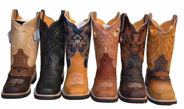 Cowboy-Boots-Western-Decor-Stampede