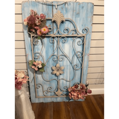 Rustic Gate Décor