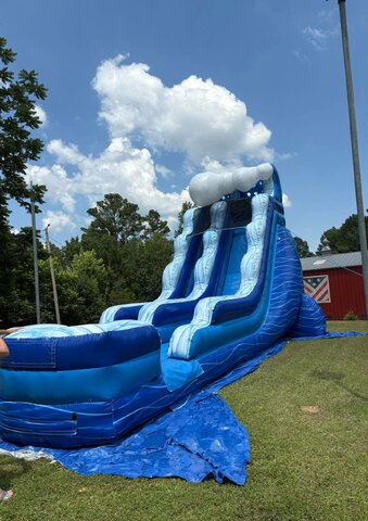 18 foot blue wave
