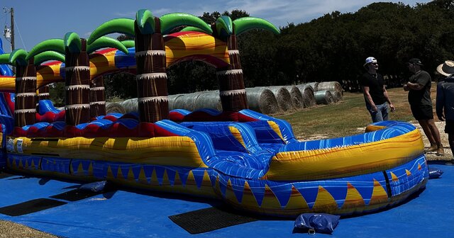 SLIP N SLIDE DOUBLE LANE WITH POOL