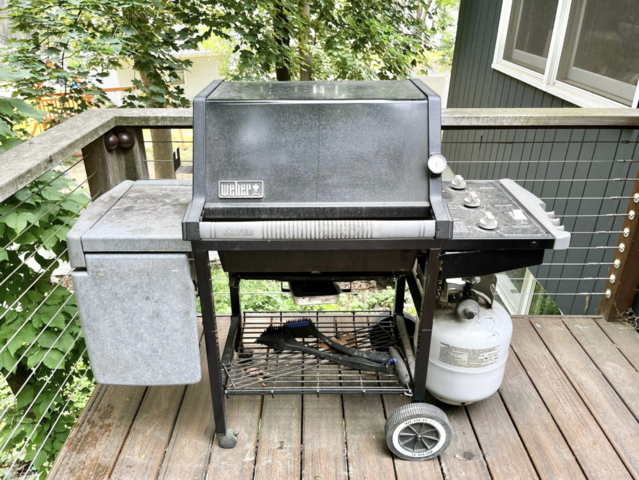 Grill (with or without propane tank)